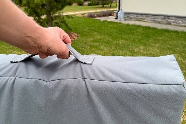 Легкое и удобное кресло Дорф, легко переставить или передвинуть за удобную ручку